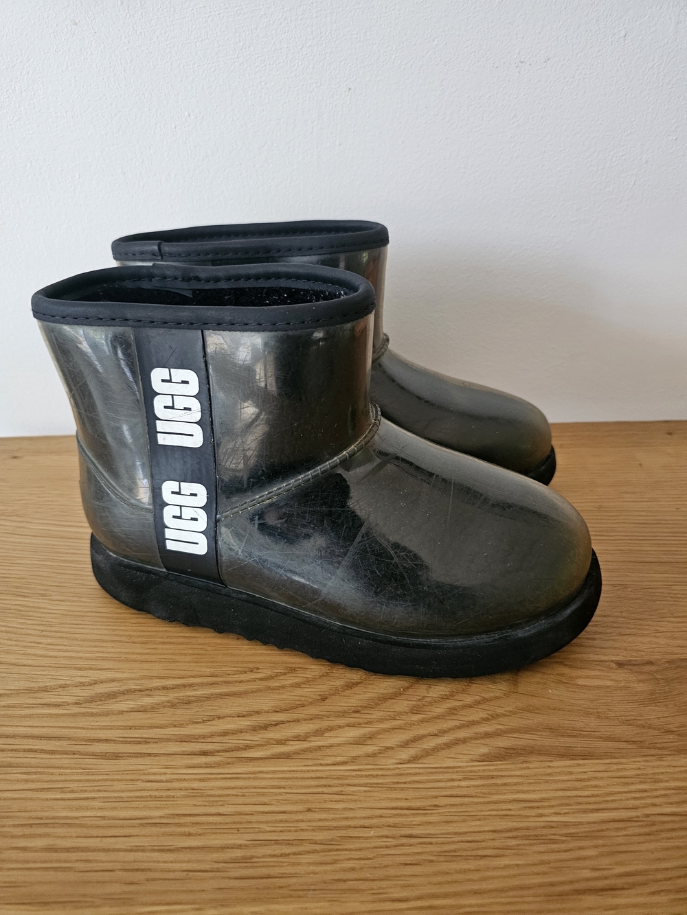 UGG Classic Clear Mini Boots Kids Black Rain Boots Size 2 Girl